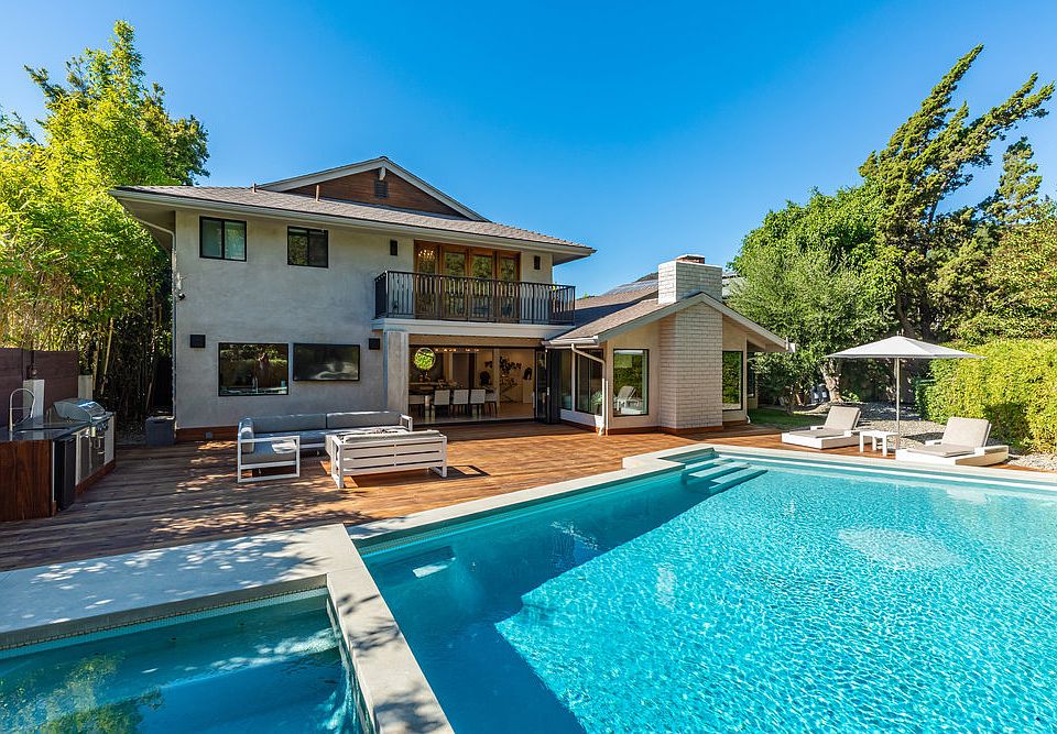 1st image of 2416 Pesquera Dr