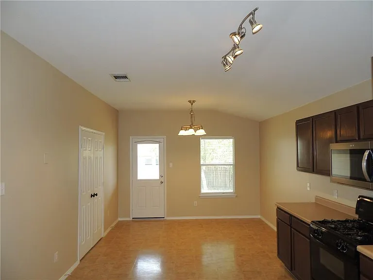 315 Feathergrass Dr — Photo 26