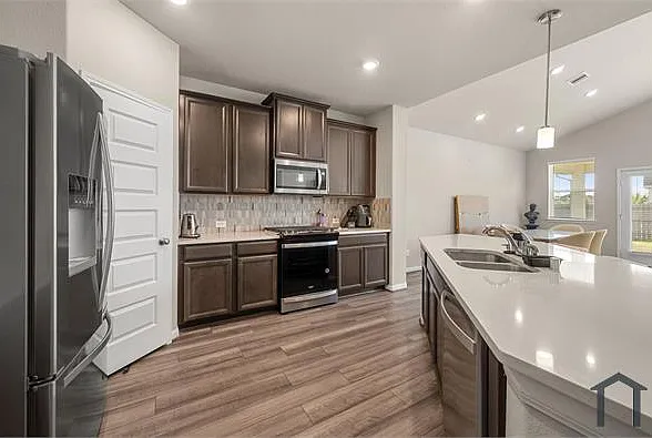 618 Ellwood Terrace Ln — Photo 8