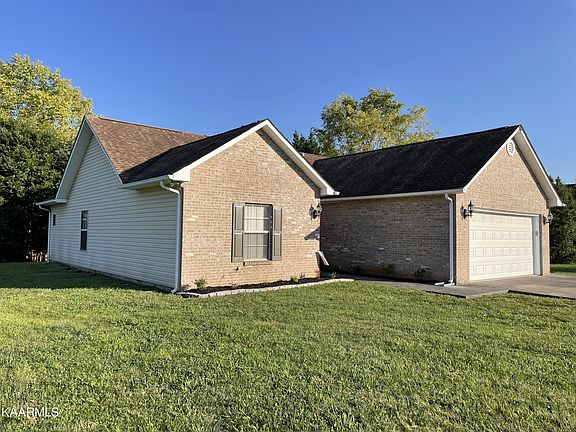 2nd image of 1812 Hunters Hill Blvd