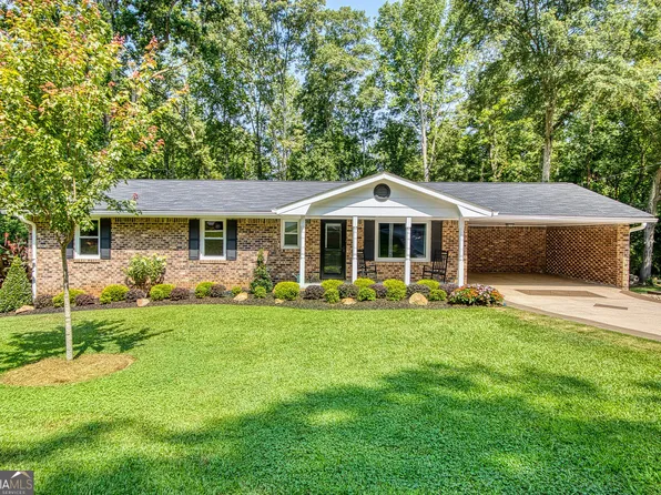 27 Lynhaven Dr, Newnan, GA 30263
