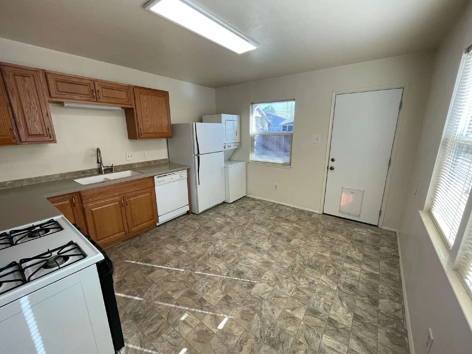 2 bed, 1.0 bath, 745 sqft, $1,950 — Photo 3