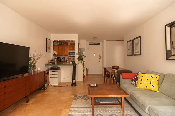 Sold by Rhona Realty | media 7