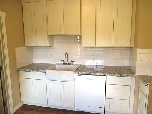 *Updated*Granite*Tile*Hardwoods* 200sf storage* Carport* Mowing Service! — Photo 4