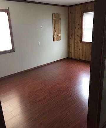 4th image of 102 Dogwood St