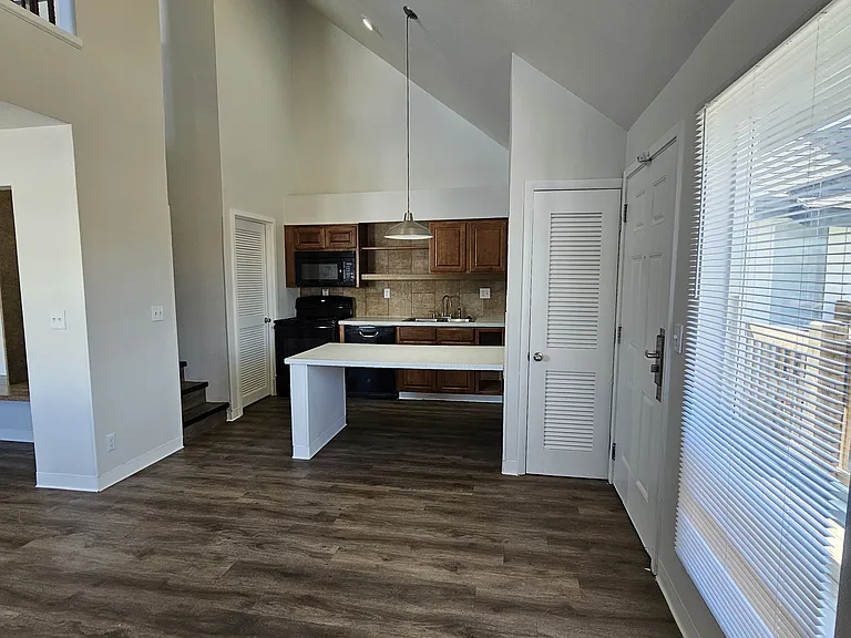Main Street Residences — Photo 33