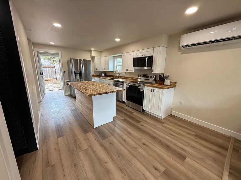 2833 Sherman Ave — Photo 3