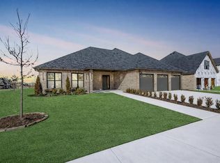 10049 SW 27th St, Yukon, OK 73099