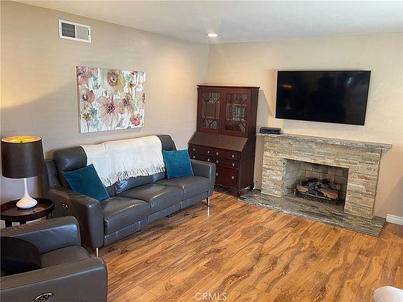 4th image of 111 E Palmdale Ave #1