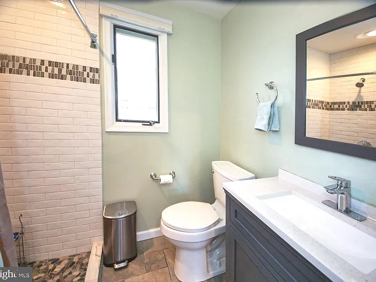 1120 Cymry Dr — Photo 6