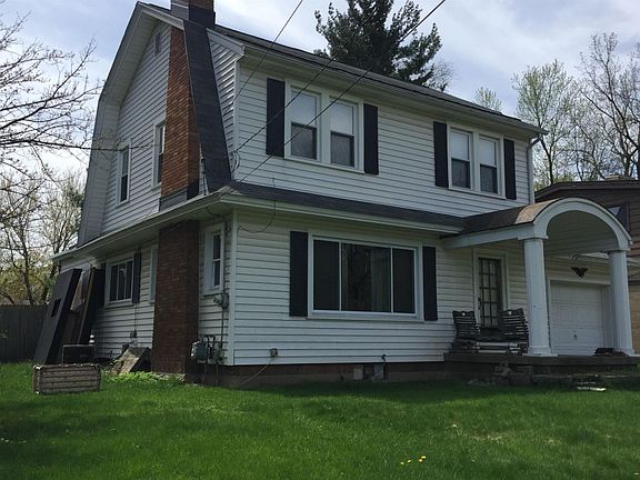 3rd image of 1532 Lancashire Dr SE