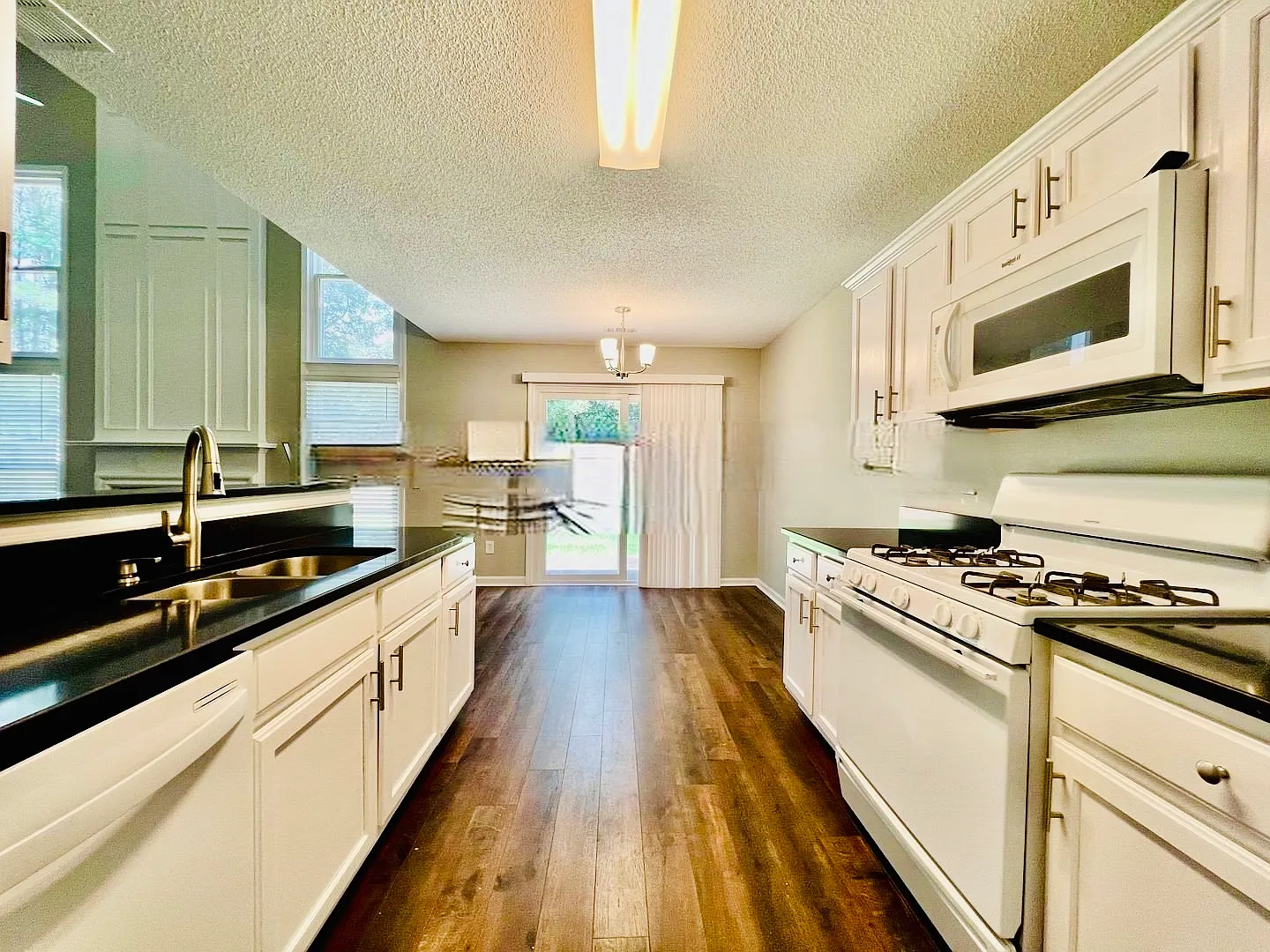 3 bed, 1773 sqft, $1,795 — Photo 2
