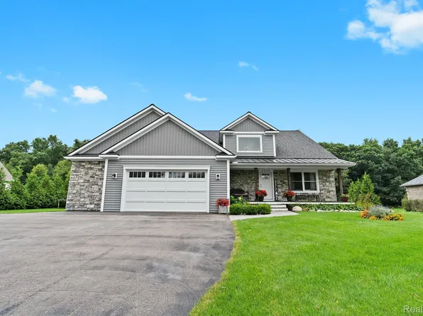 2245 White Hawk Trl, Howell, MI 48843