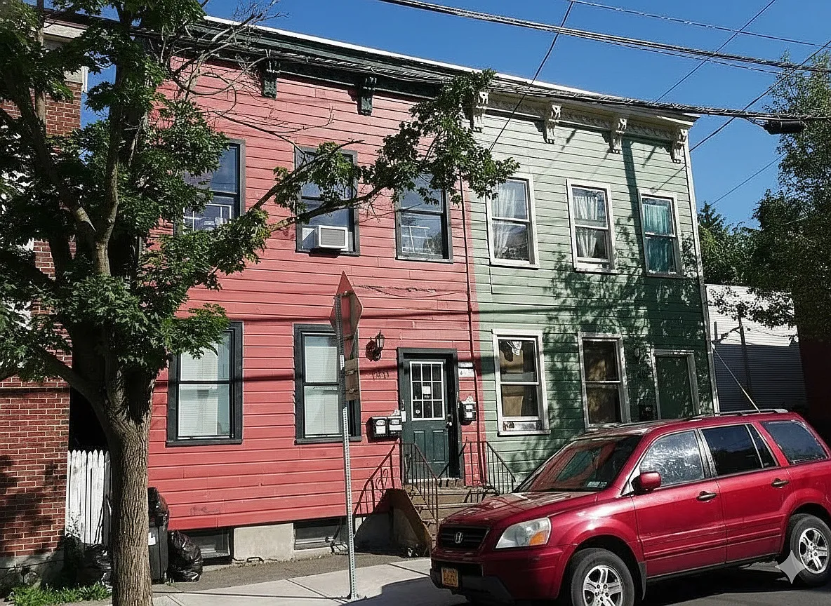 3 bed, 850 sqft, $1,700 — Photo 1
