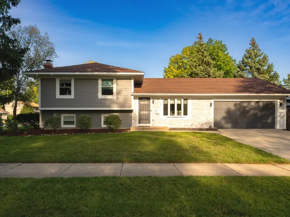 909 Springfield Dr, Roselle, IL 60172