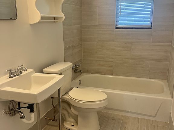 3rd image of 1017 Clover Ave