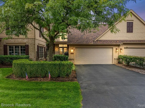 654 Deauville Ln, Bloomfield Hills, MI 48304