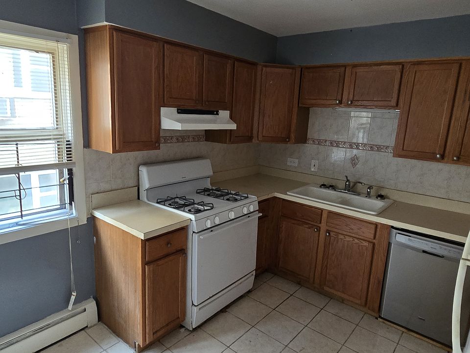 1st image of 8121 S King Dr #1