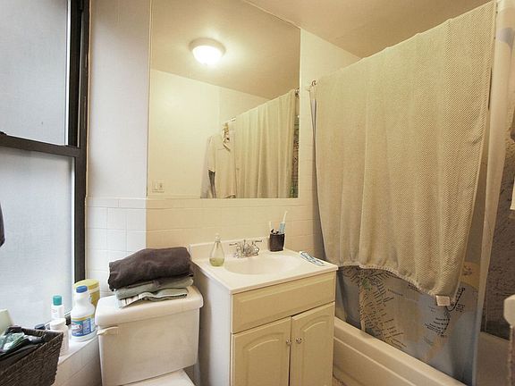 4th image of 349 W 45th St APT 5RW