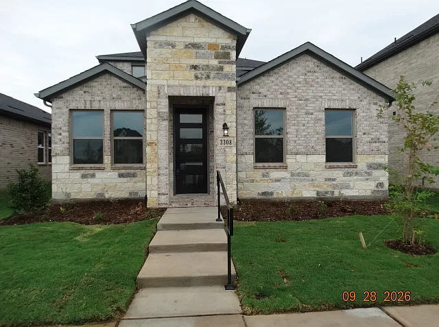 4 bed, 1932 sqft, $2,350 — Photo 1