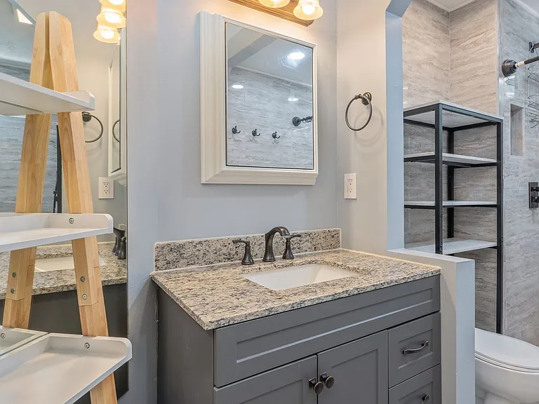 804 Sparkleberry Cv — Photo 18