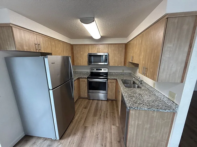 903 Bryan Ct — Photo 8
