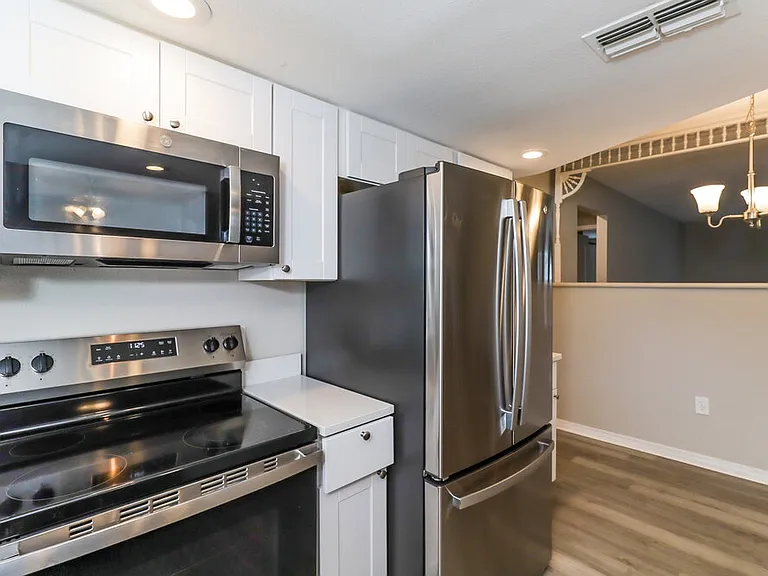 12909 Walnut Tree Ln — Photo 8