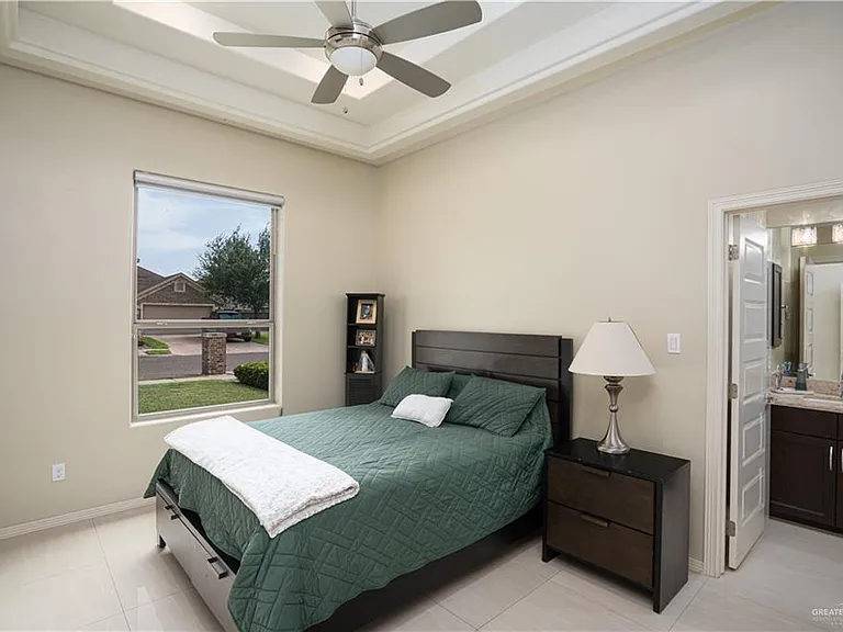 2425 Pebble St — Photo 26