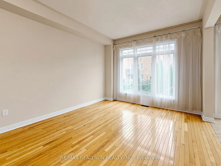 142 Mistywood Cres W — Photo 7