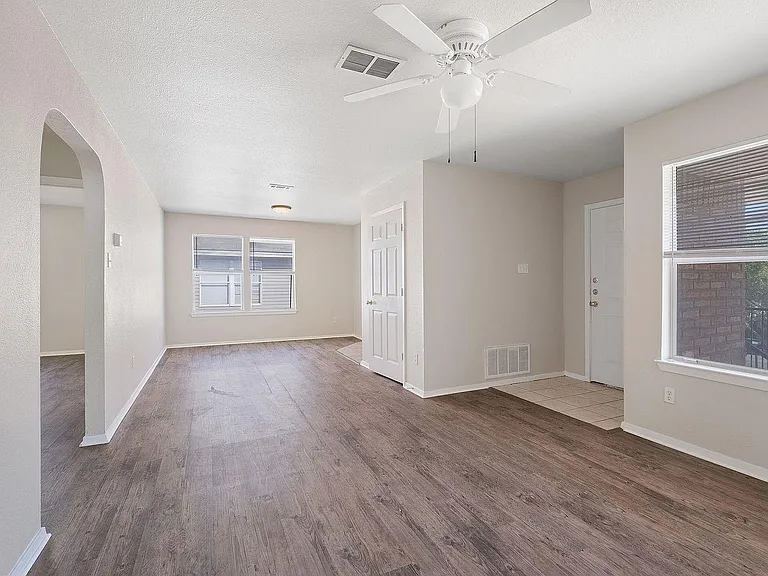 2214 Katy Ln #D — Photo 7