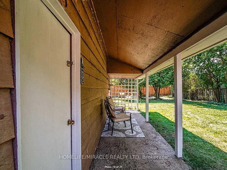 454 Stevenson Rd N — Photo 16