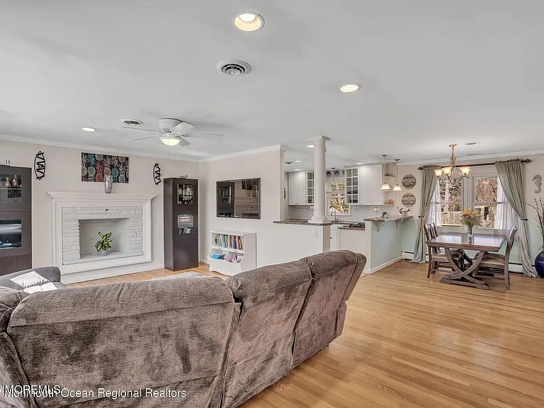 559 Dow Ave — Photo 8