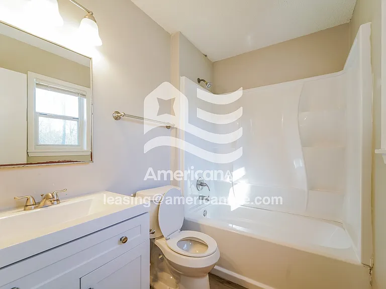 785736_009_wm_-_main_bathroom_13538859.jpg