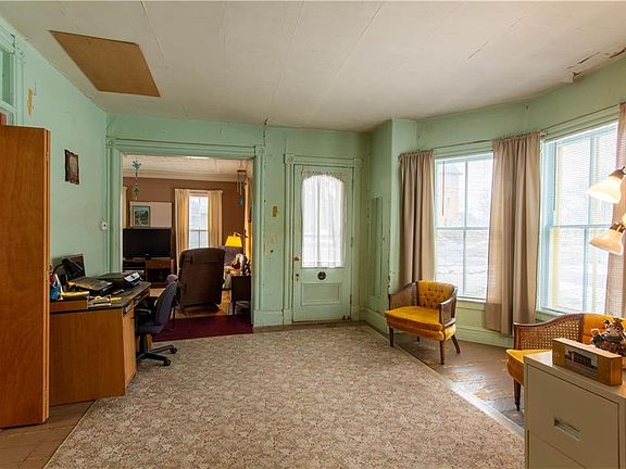 3rd image of 211 W Main St