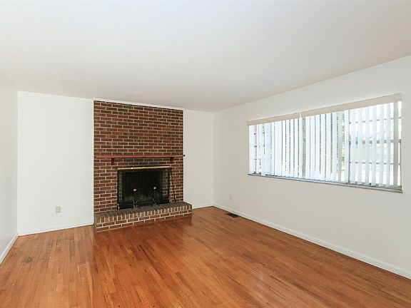 5th image of 362 Brookhaven Ave