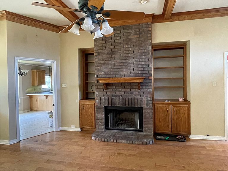 Listing photo 3