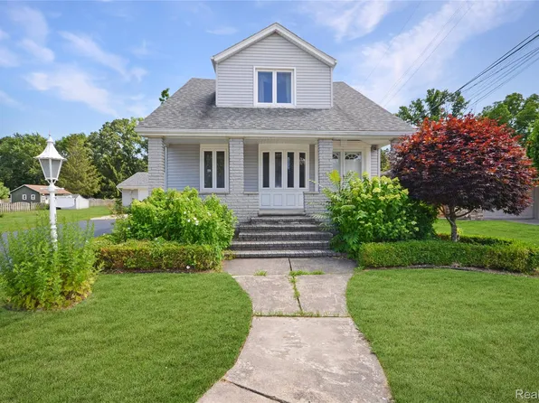 15340 Masonic Blvd, Fraser, MI 48026