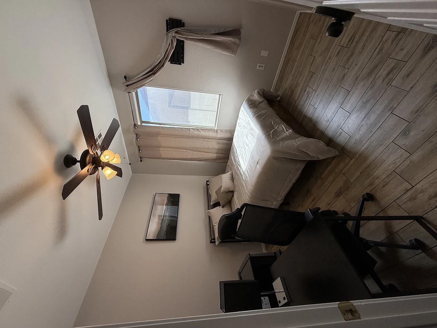 1 bed, 3.0 bath, 2404 sqft, $740 — Photo 1
