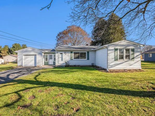 728 Chippewa St, Buchanan, MI 49107