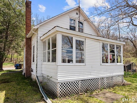 3rd image of 828 Stafford Road