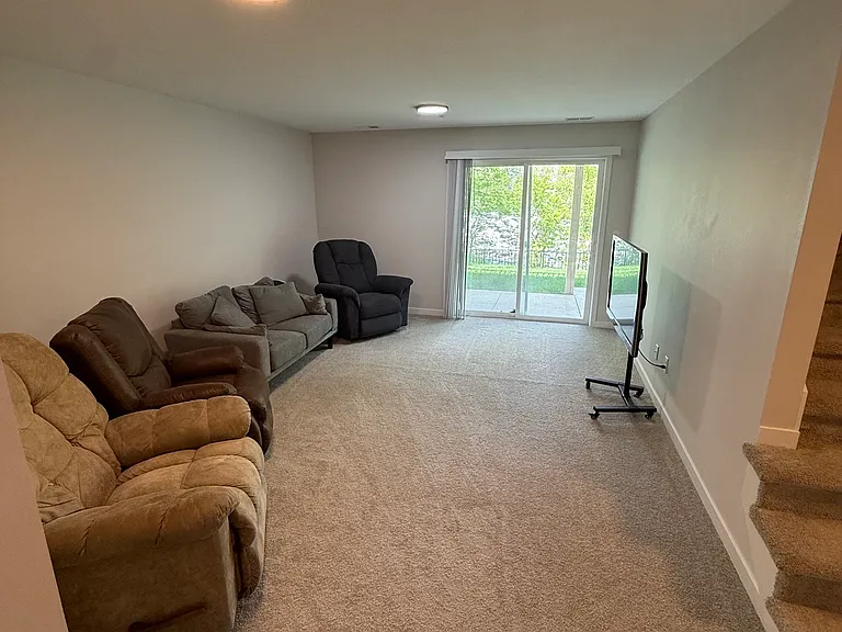 205 E Broadway St — Photo 15