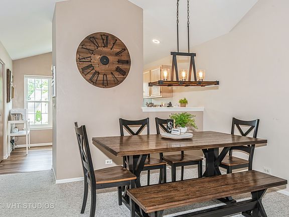 5th image of 370 Ashford Cir Unit 2