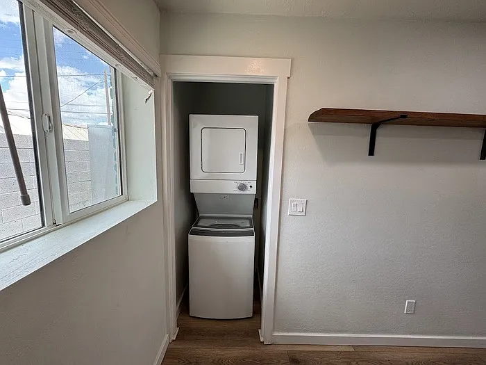 638 W 5th Ave #C — Photo 12