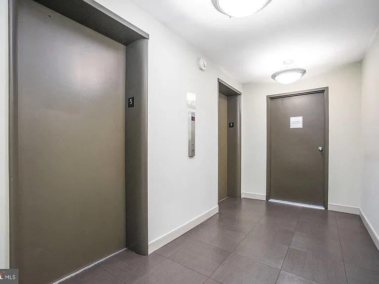1210 N Taft St #504 — Photo 17