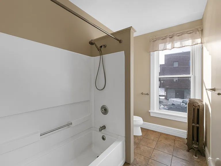 25 Bath St #4 — Photo 3