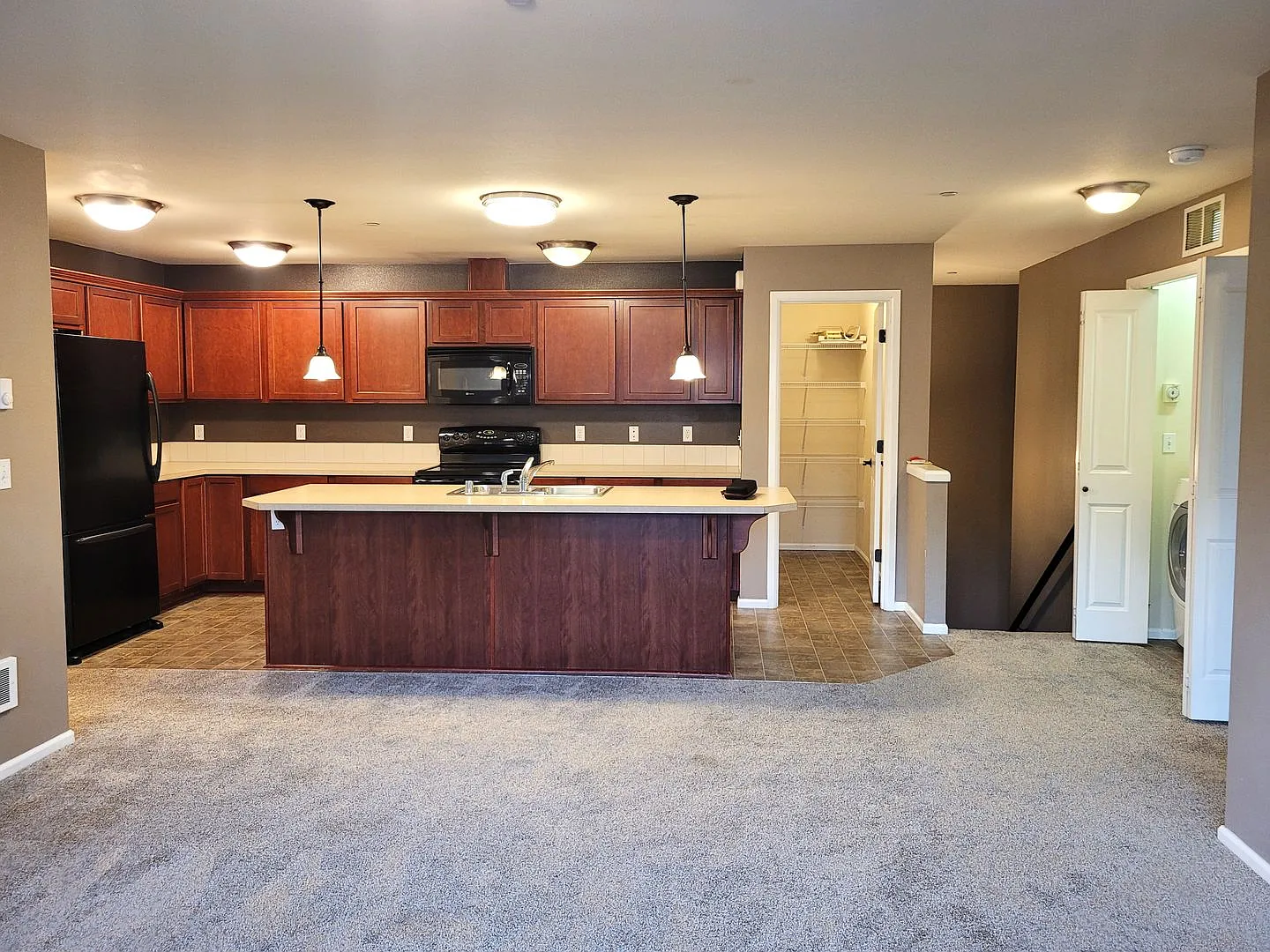 Two Bedroom Condo In Cordata Neighborhood — Photo 3
