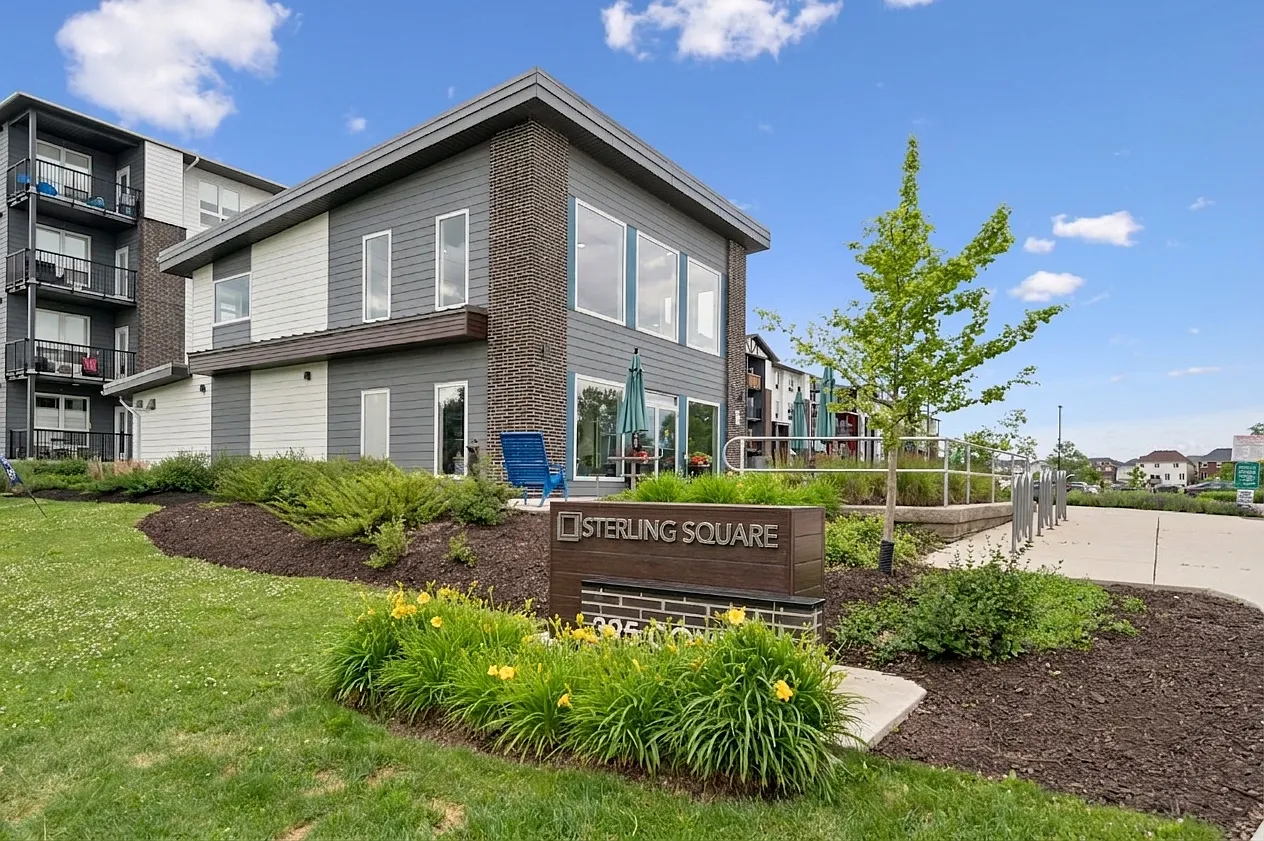 Sterling Square — Photo 4