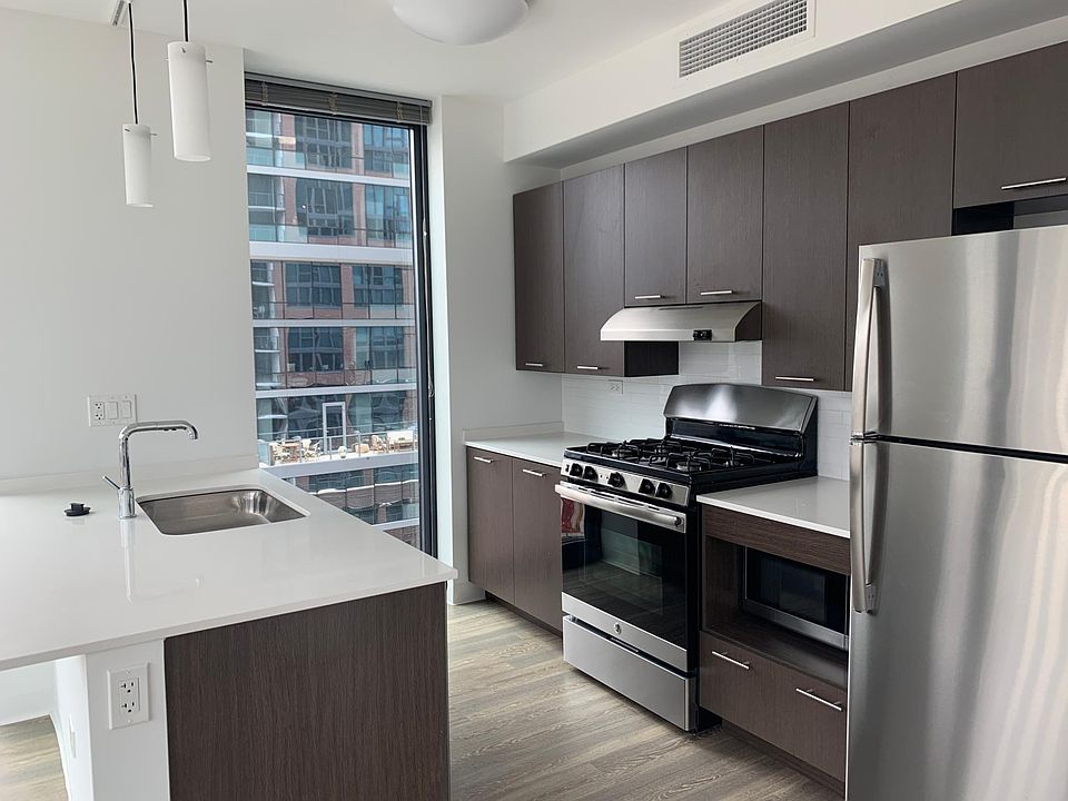 1st image of 710 N Wells St #1