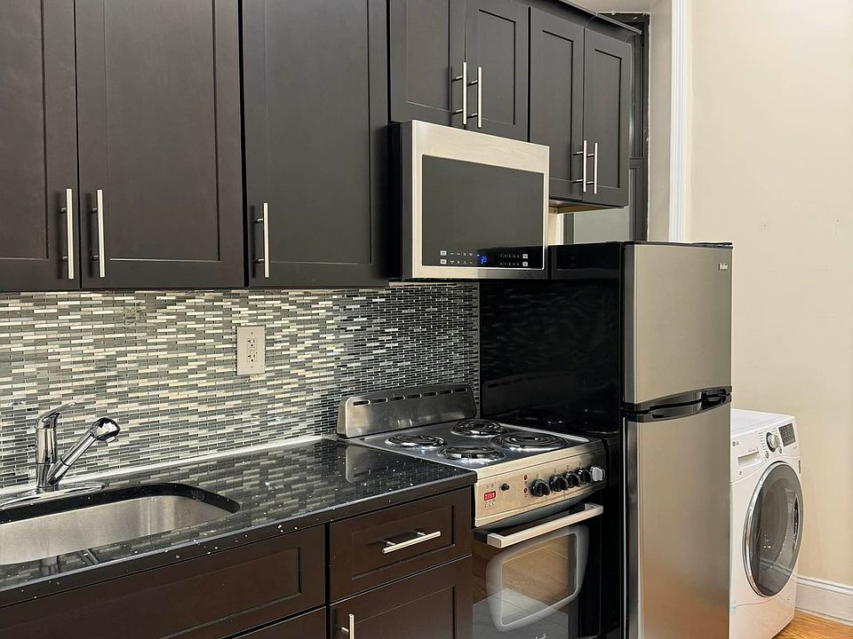 1st image of 372 Montgomery St APT 1