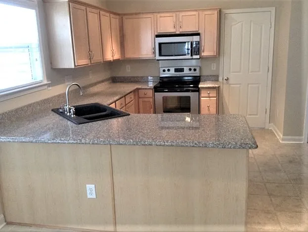 8244 Chatham Oaks Dr — Photo 2